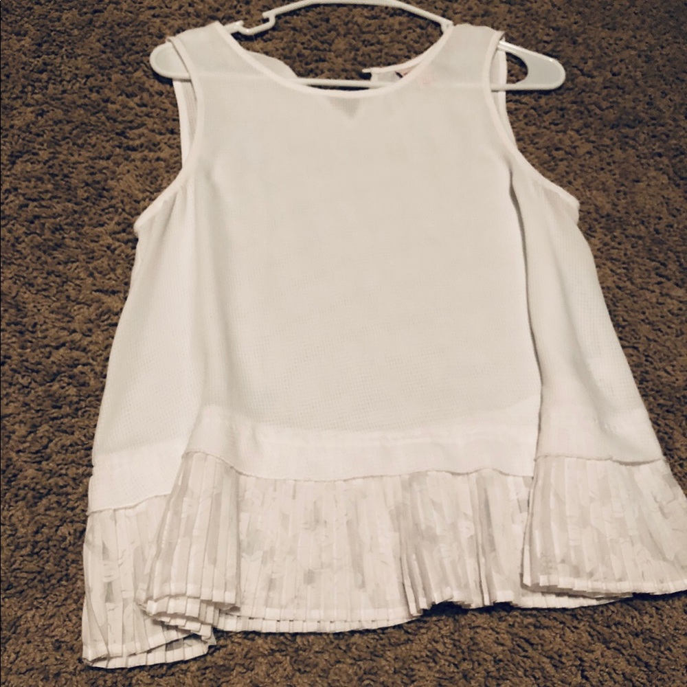 Sleeveless shirt